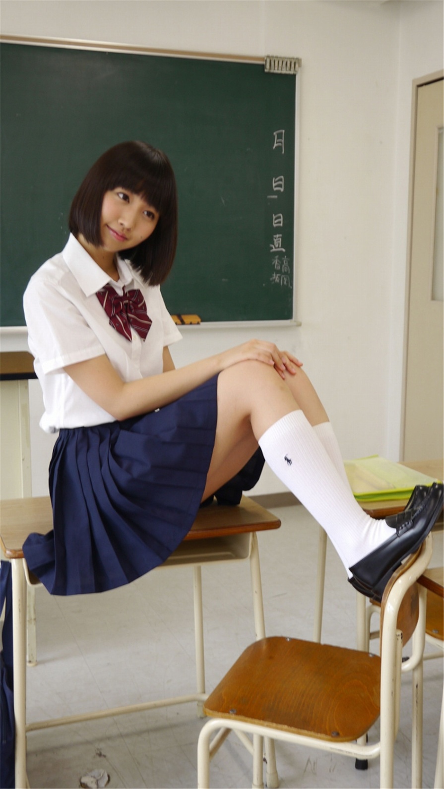 日本学生妹高岡未來教室性感美臀诱惑写真图片(第50页)