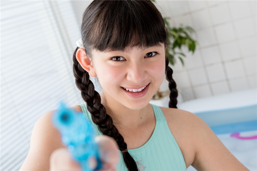 日本少女河村みるく室内泳衣湿身写真图片(第8页)