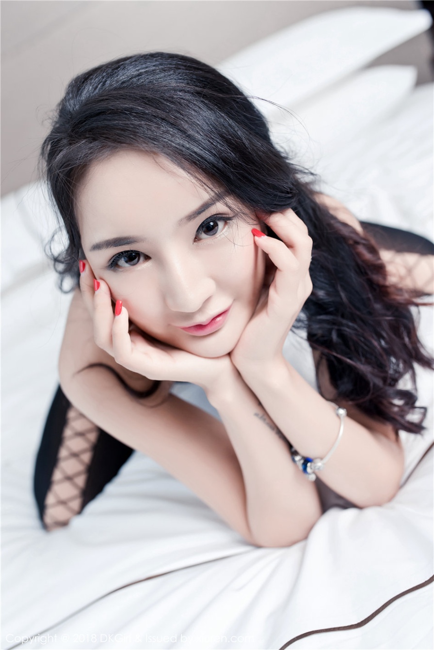 90后美女梅哥室内情趣内衣诱惑私拍(第32页)
