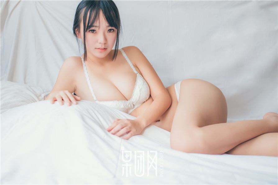 大奶美女室内性感内衣床照诱惑(第11页)