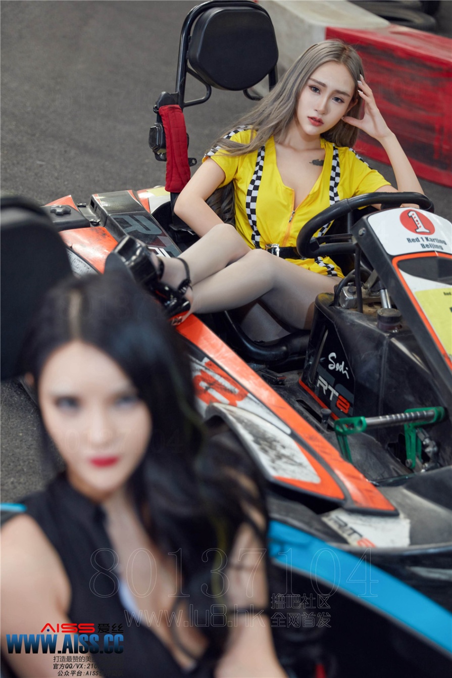 冷艳赛车女郎紧身皮衣美腿诱惑写真(第50页)
