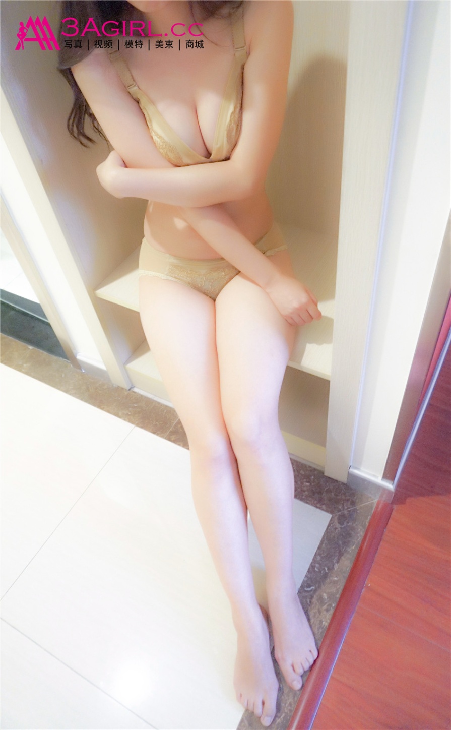 情趣内衣美女室内白嫩美臀诱惑私拍(第18页)