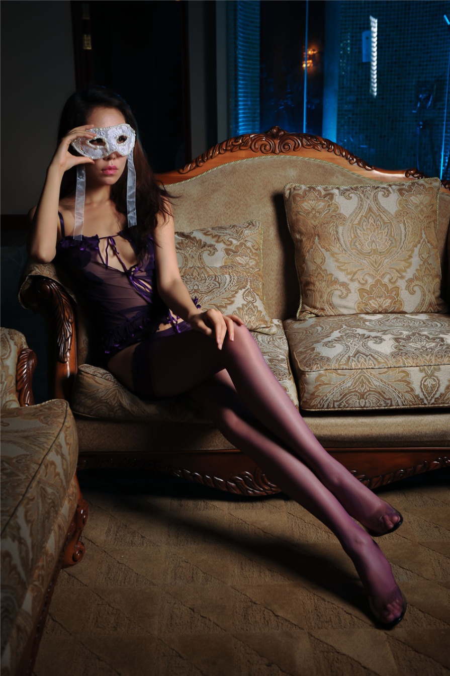 神秘面罩美女室内紫色情趣睡衣美腿诱惑私拍(第4页)