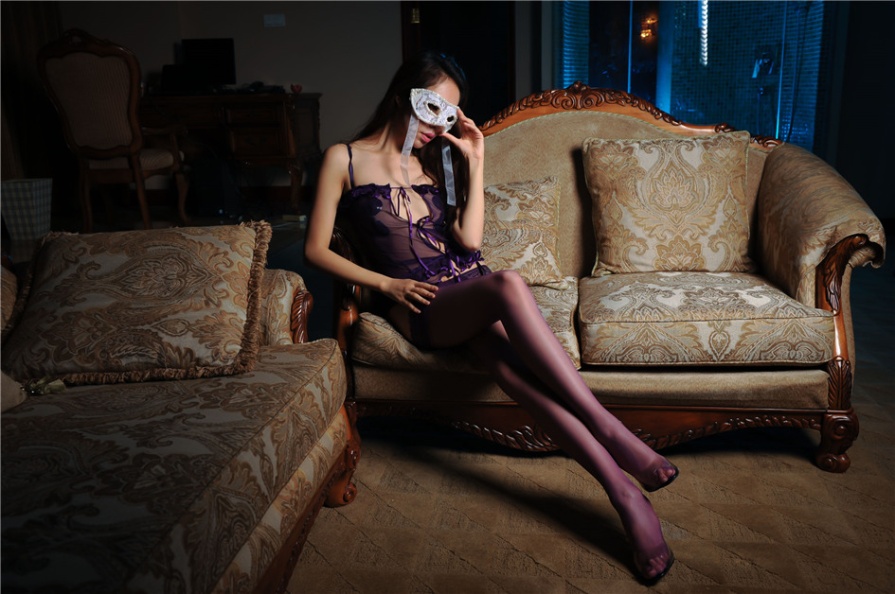神秘面罩美女室内紫色情趣睡衣美腿诱惑私拍(第5页)