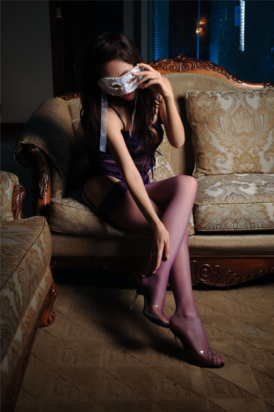 神秘面罩美女室内紫色情趣睡衣美腿诱惑私拍(第8页)