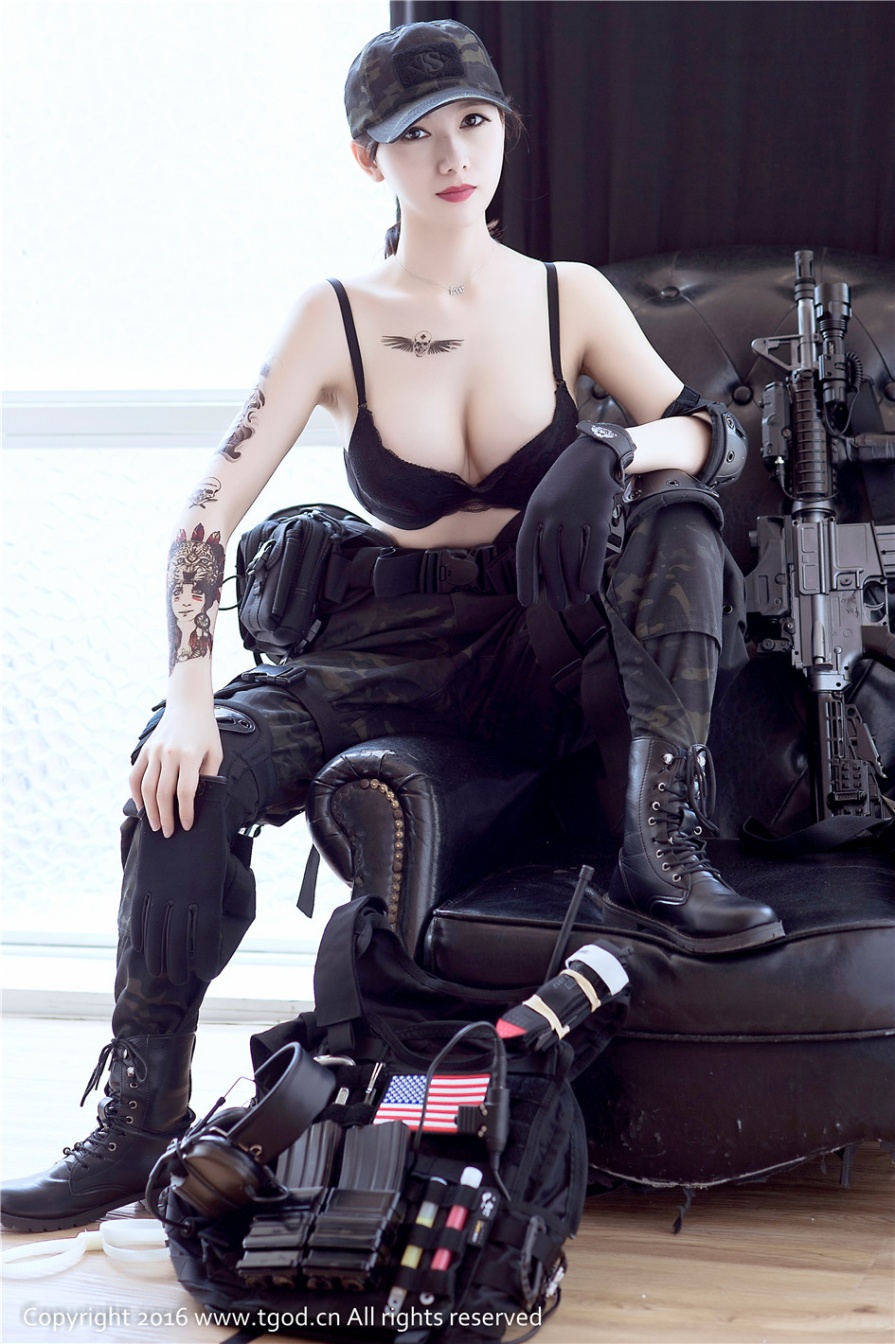 冷艳纹身美女美国特种兵制服白嫩爆乳诱惑写真(第20页)