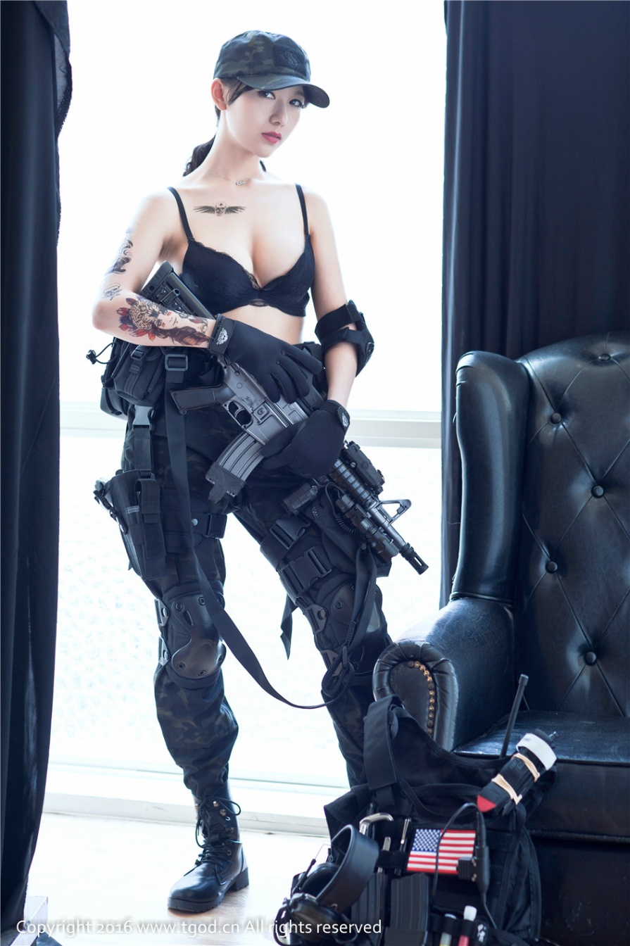 冷艳纹身美女美国特种兵制服白嫩爆乳诱惑写真(第33页)