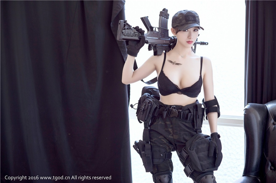 冷艳纹身美女美国特种兵制服白嫩爆乳诱惑写真(第34页)