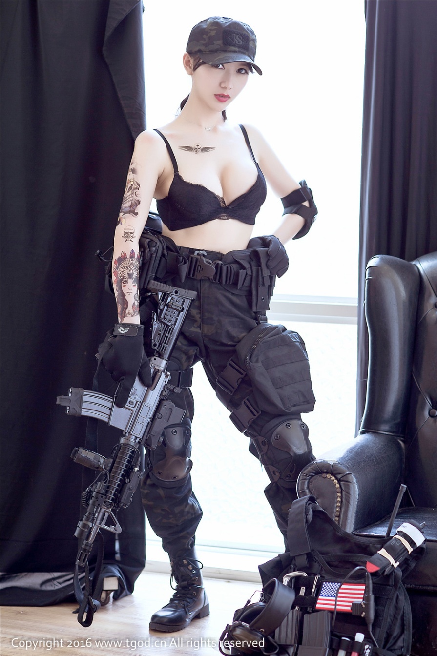 冷艳纹身美女美国特种兵制服白嫩爆乳诱惑写真(第35页)