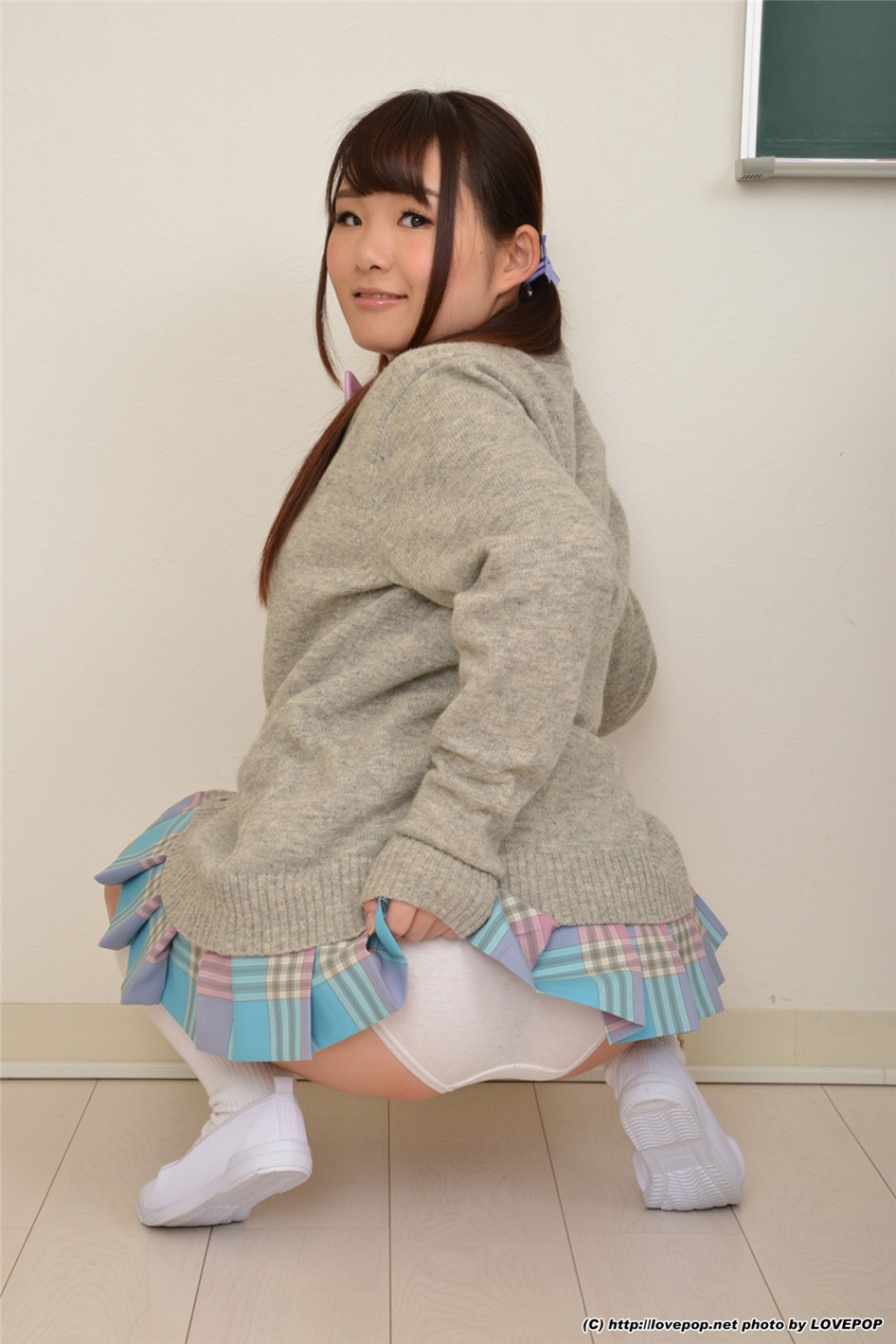 大屁股女优河音くるみ学生妹装扮课室内衣诱惑写真(第35页)