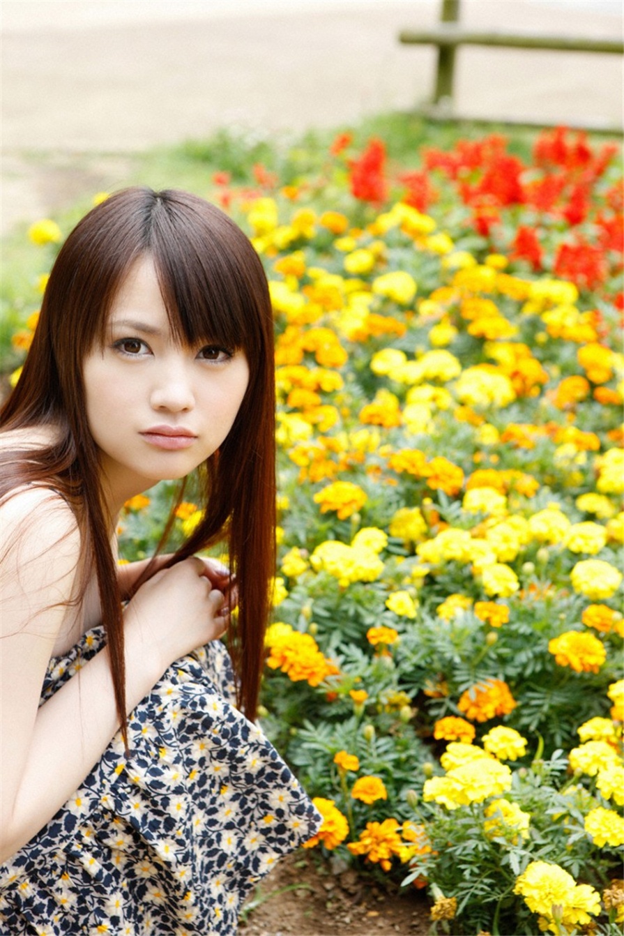 清纯美女志保户外低胸装白嫩乳沟诱惑写真(第26页)