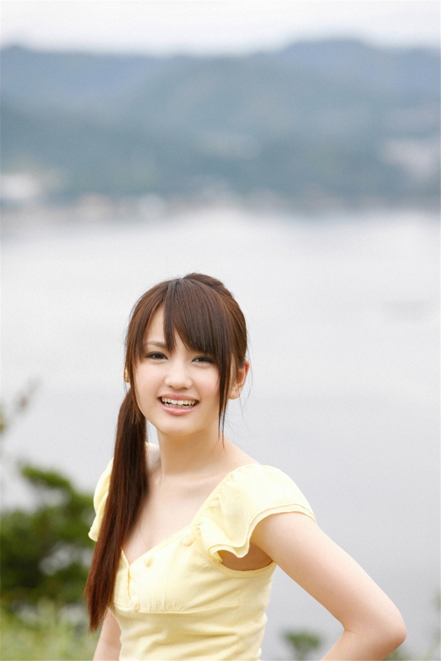 清纯美女志保户外低胸装白嫩乳沟诱惑写真(第30页)
