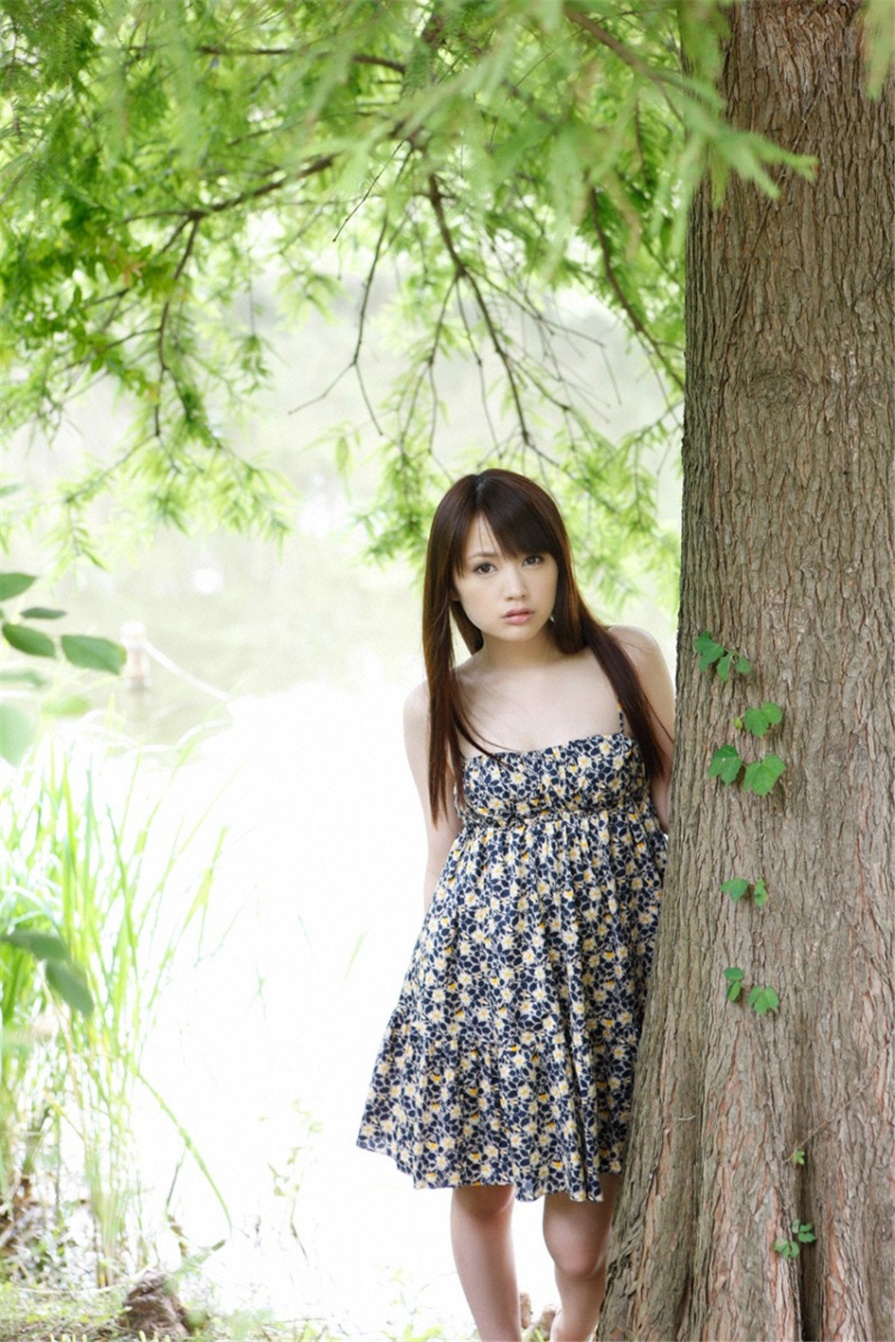 清纯美女志保户外低胸装白嫩乳沟诱惑写真(第32页)