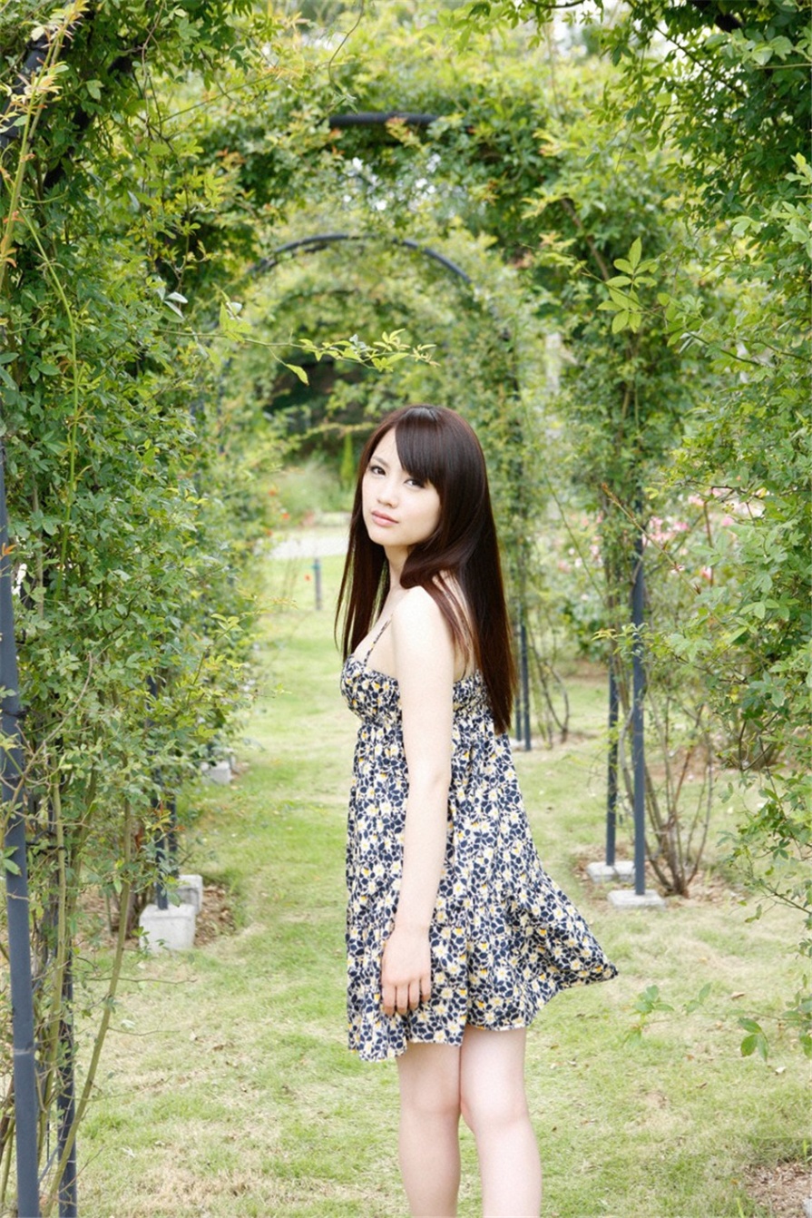 清纯美女志保户外低胸装白嫩乳沟诱惑写真(第38页)