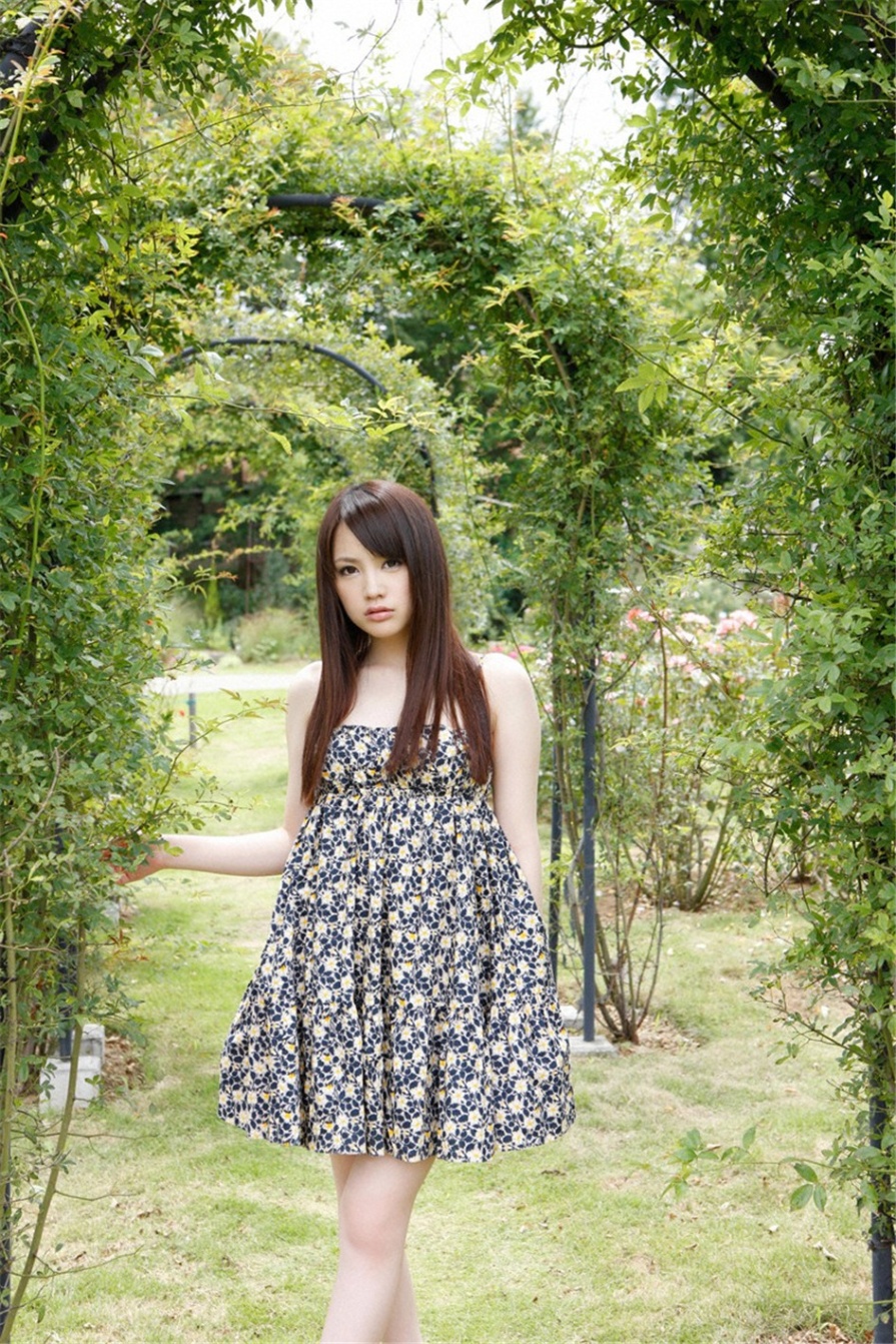 清纯美女志保户外低胸装白嫩乳沟诱惑写真(第44页)