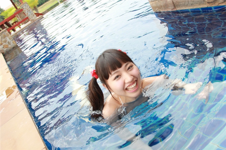日本少女高岡未來泳池性感比基尼湿身诱惑写真(第7页)