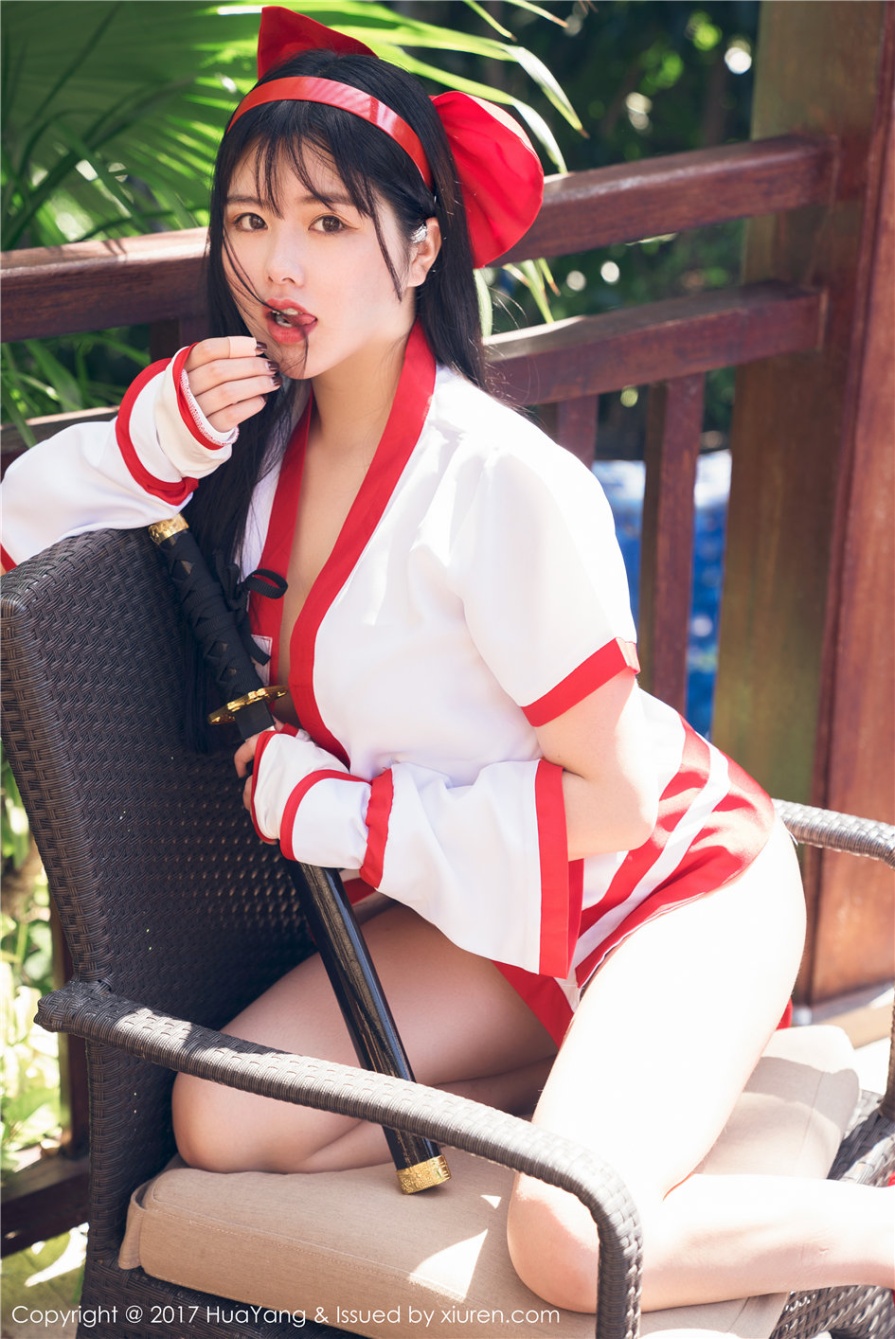 甜美女生娜露Selena泳池美乳诱惑cosplay写真(第14页)