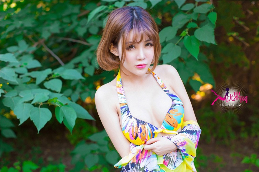 清纯美女Alin户外迷人乳沟诱惑写真(第19页)