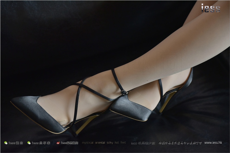 风骚美女潇潇室内美腿高跟鞋诱惑写真(第43页)