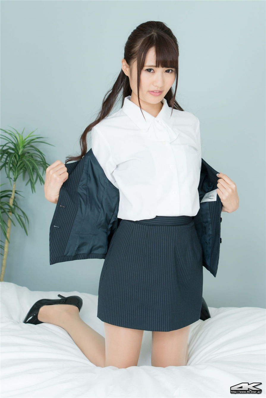 日本清纯美女中村奏絵床上OL制服写真(第37页)
