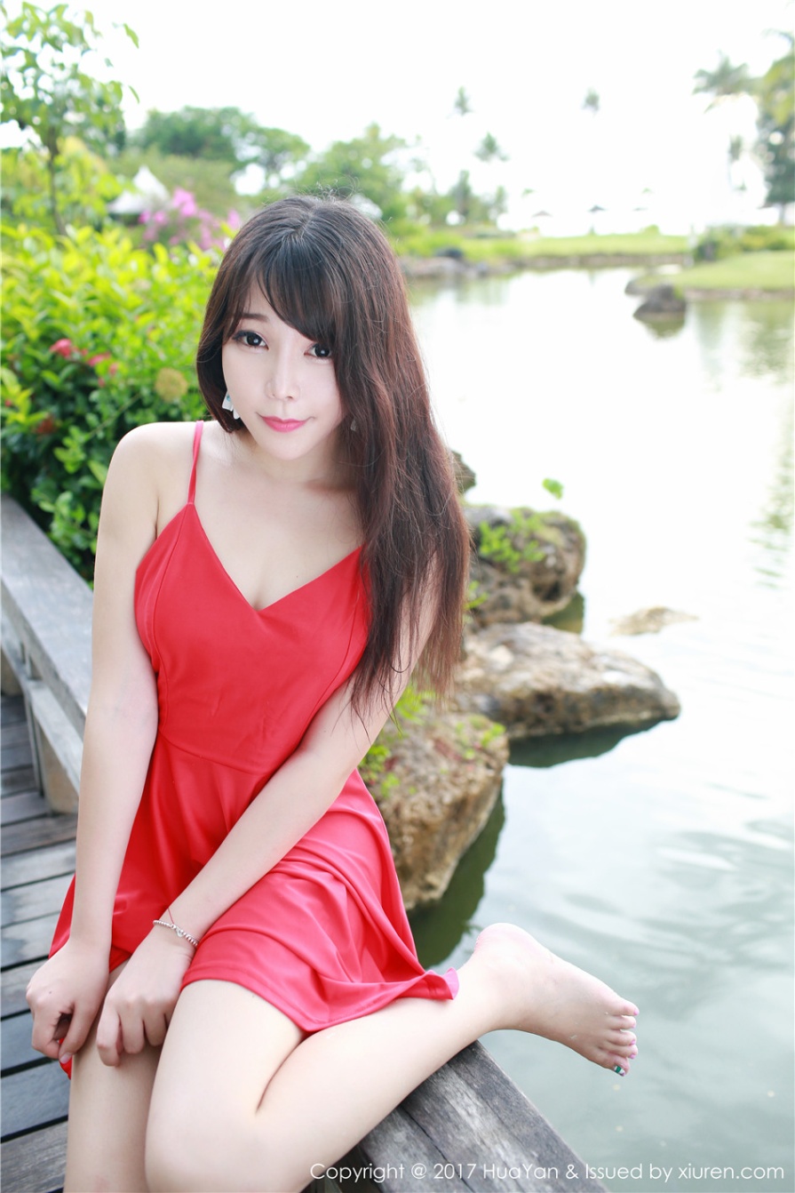 红色吊带短裙美女芝芝Booty户外惊艳容貌写真(第14页)