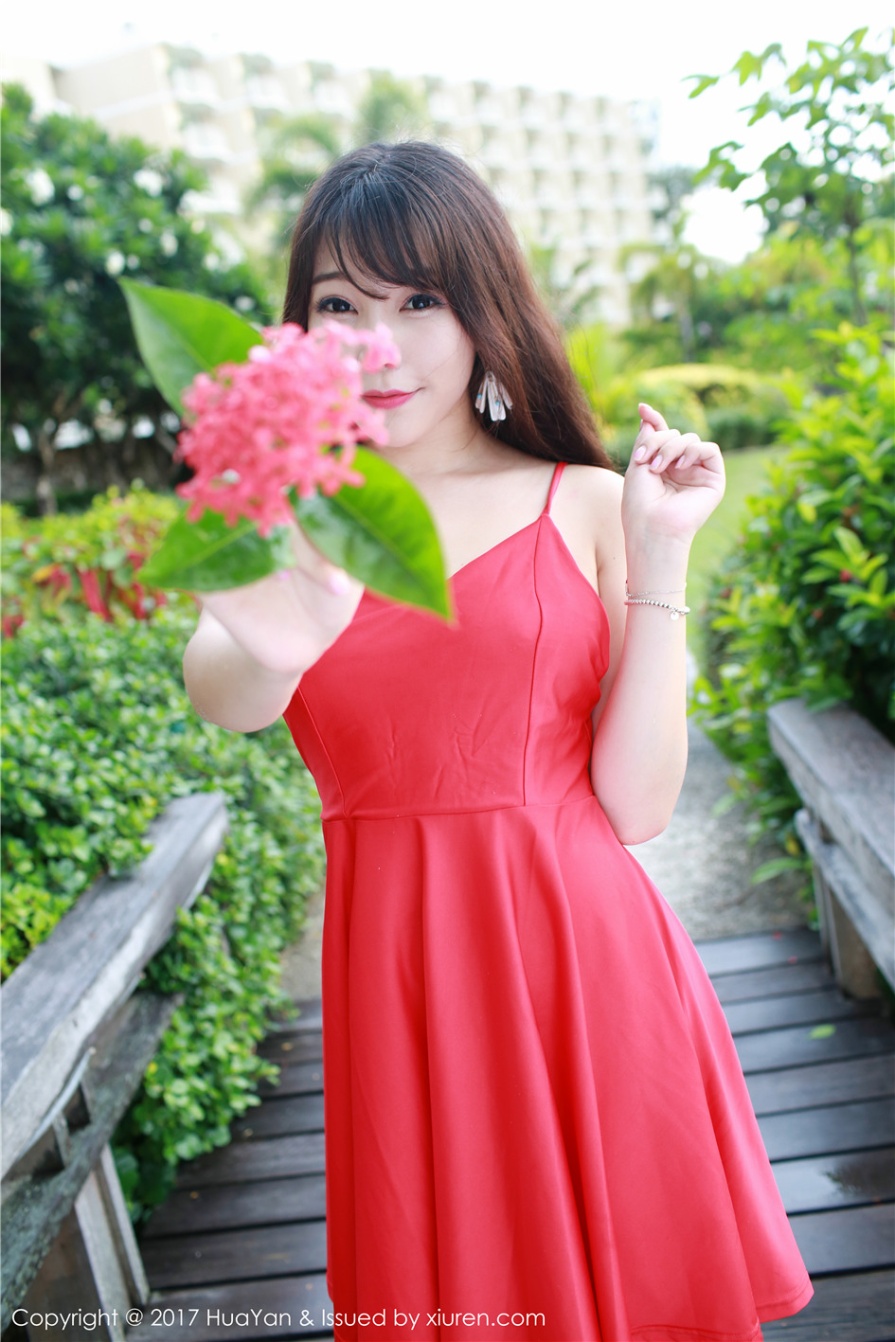 红色吊带短裙美女芝芝Booty户外惊艳容貌写真(第23页)