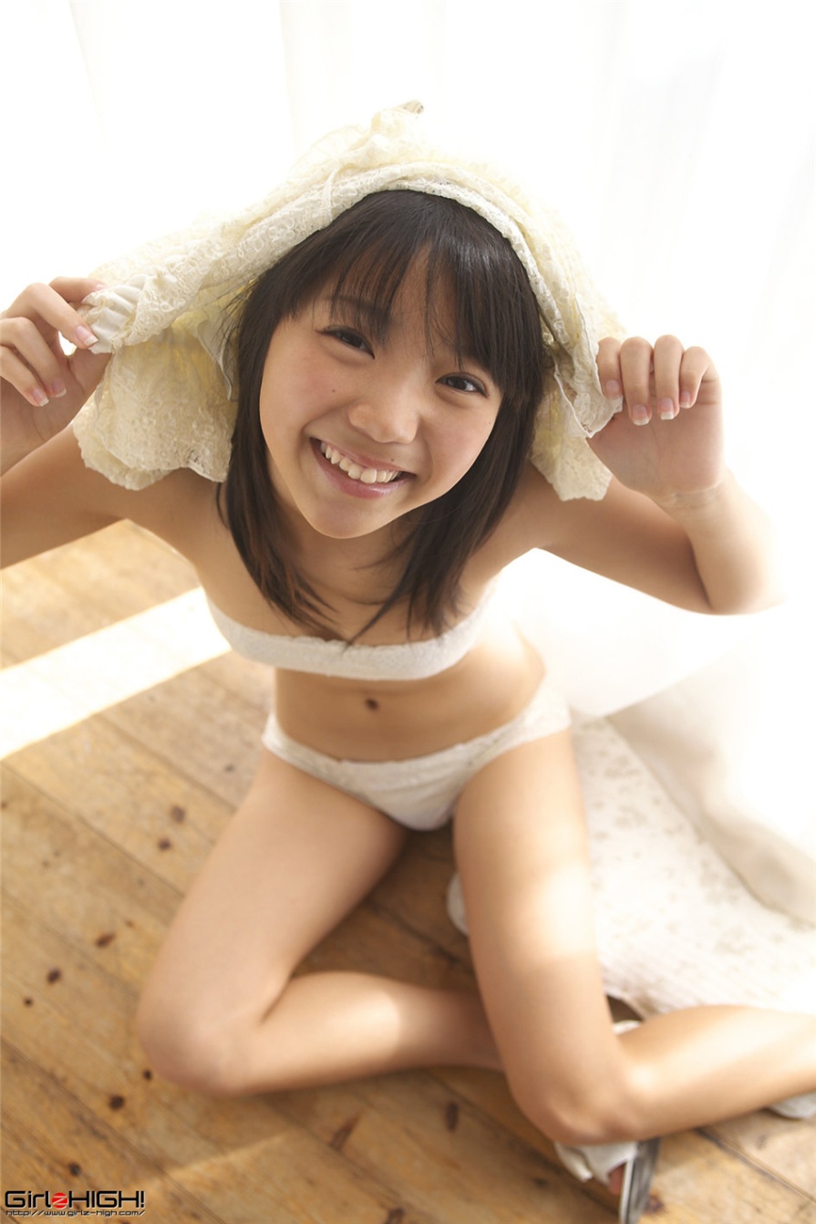 日本清纯美女西浜ふうか室外性感内衣写真(第7页)