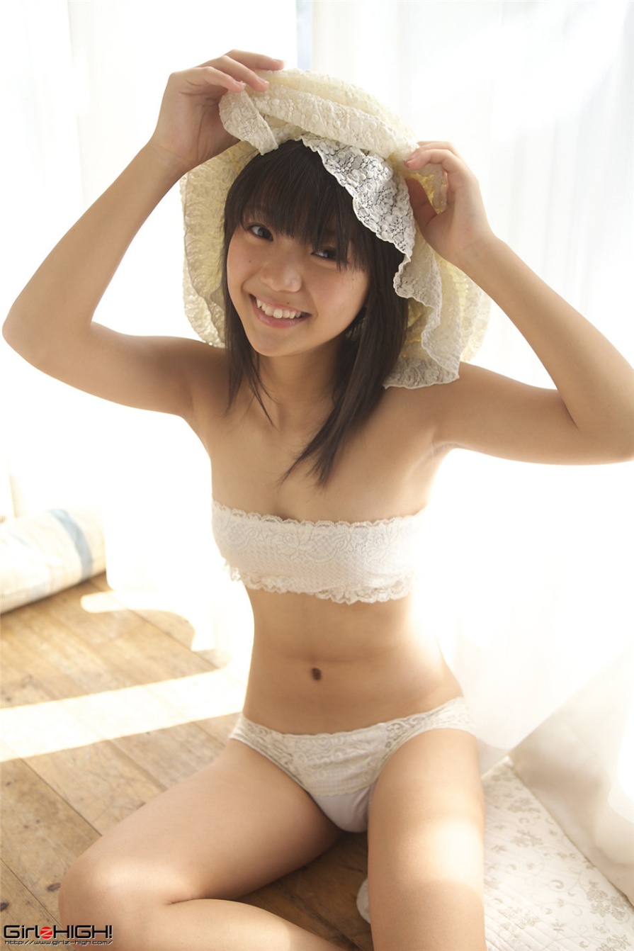 日本清纯美女西浜ふうか室外性感内衣写真(第12页)