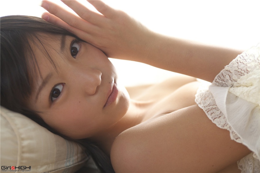 日本清纯美女西浜ふうか室外性感内衣写真(第22页)