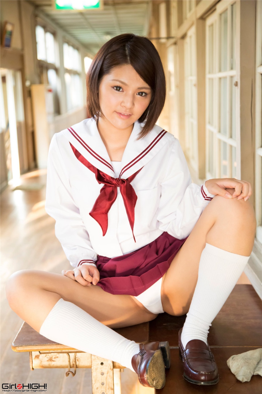 清纯美女秋本翼学生妹制服性感内衣诱惑写真(第28页)