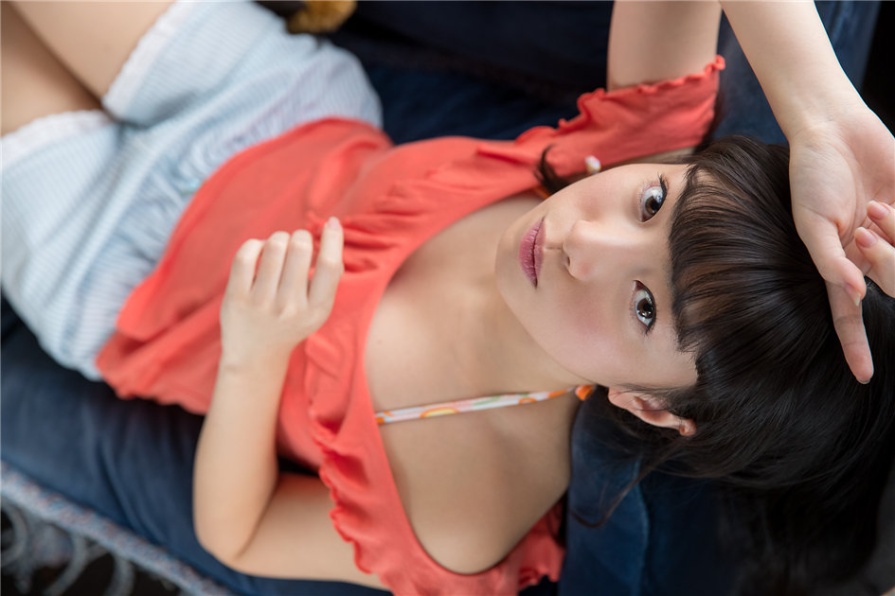 日本甜美女生東雲せな室内迷人乳沟写真(第14页)