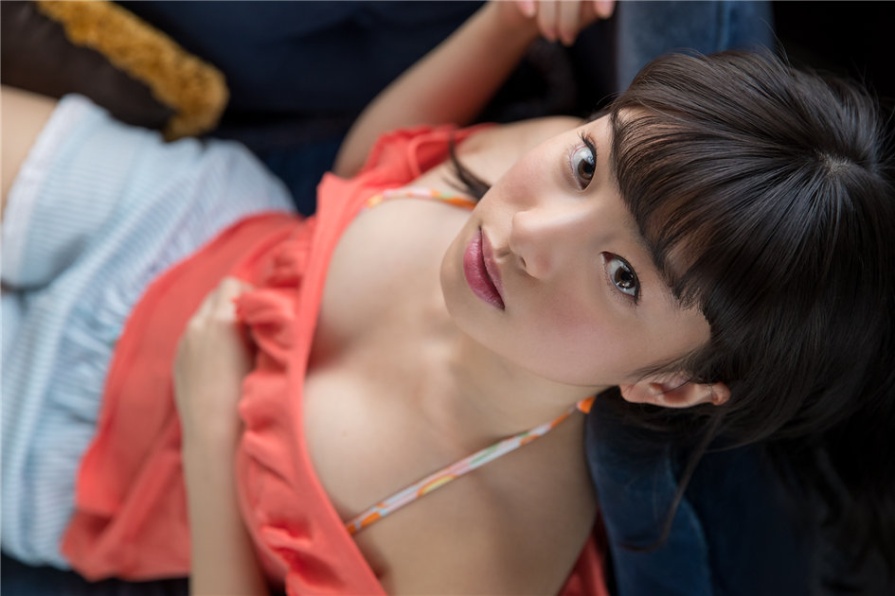 日本甜美女生東雲せな室内迷人乳沟写真(第31页)
