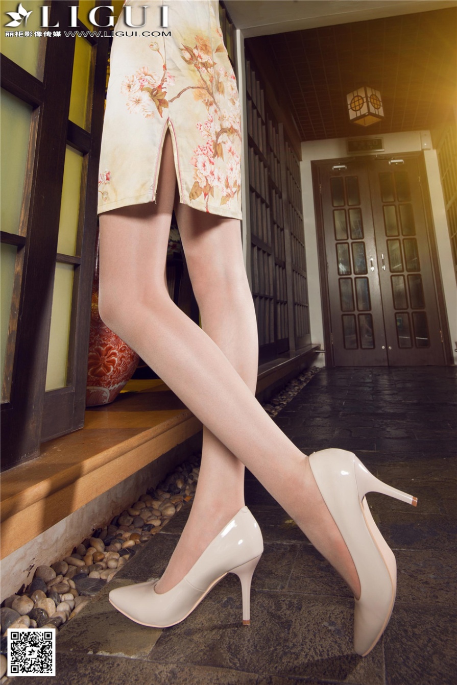 旗袍美女AMY室内长腿美足写真(第25页)