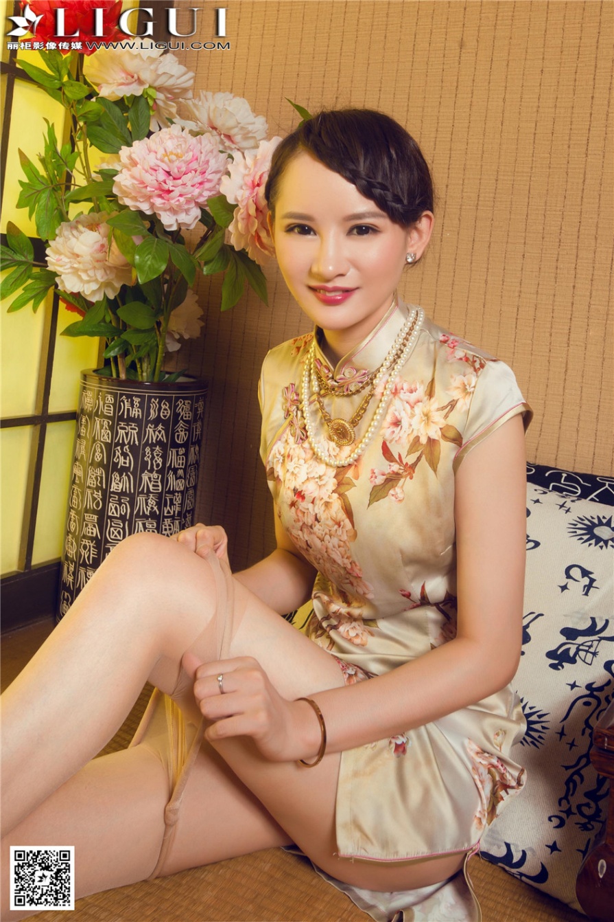 旗袍美女AMY室内长腿美足写真(第41页)