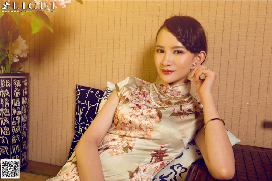 旗袍美女AMY室内长腿美足写真(第44页)