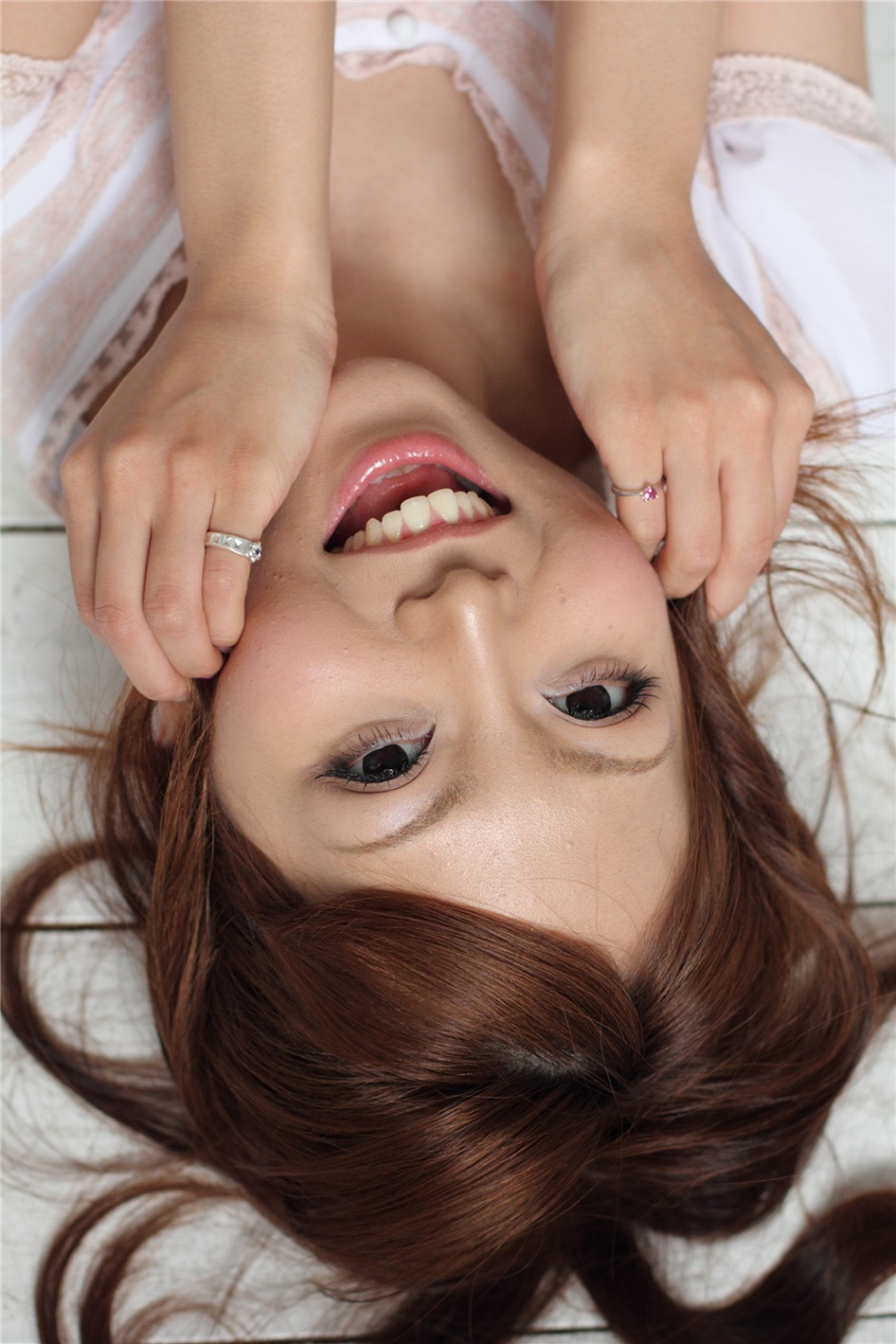 比基尼美女成島桃香白嫩美乳惊艳写真(第20页)