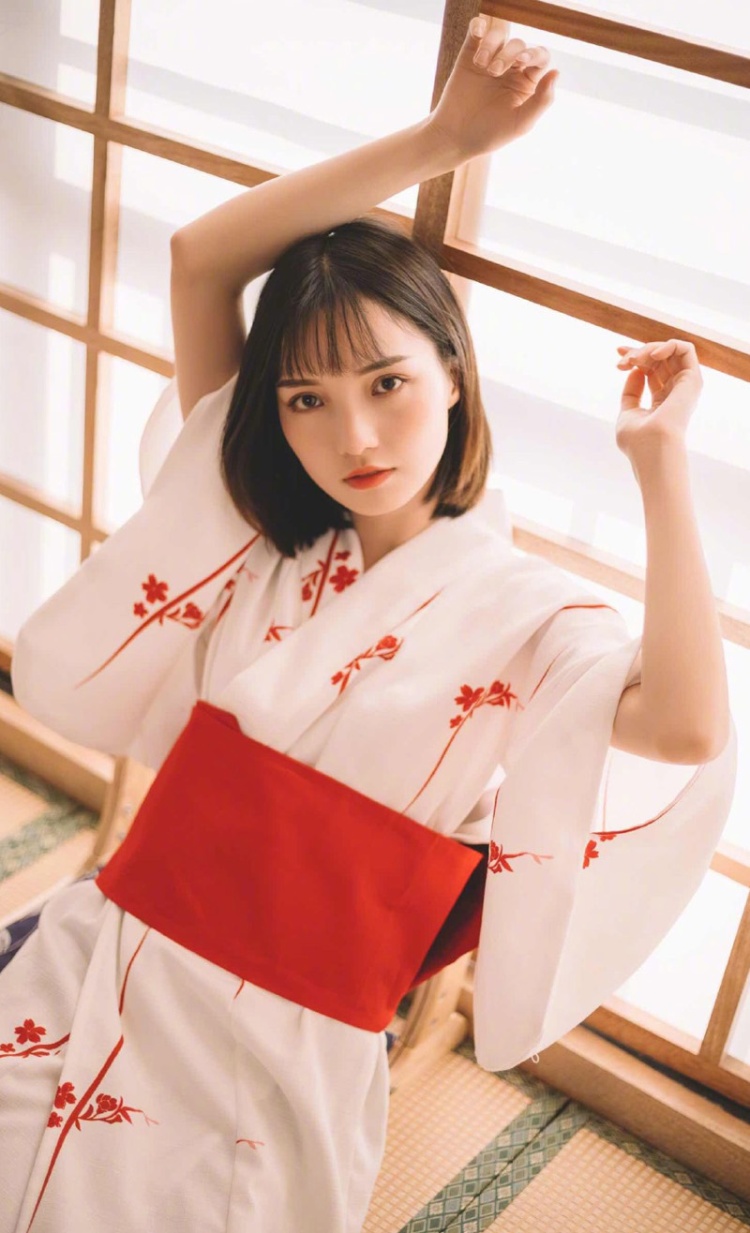 养眼美女室内梅花图案和服私房照(第8页)