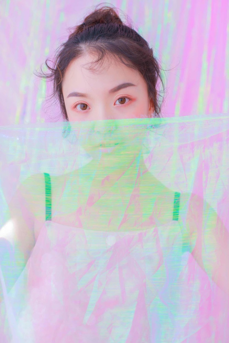 童颜美女闺房粉色吊带裙写真(第6页)