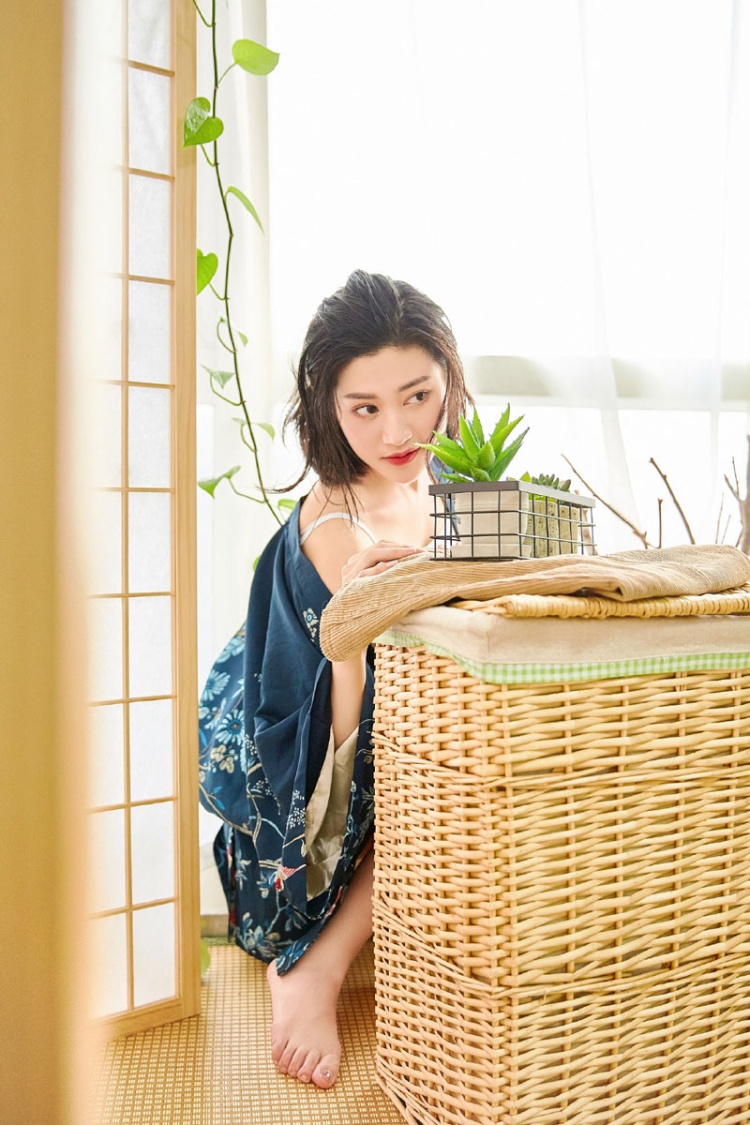 日本和服美女室内粉嫩美腿诱人写真(第2页)