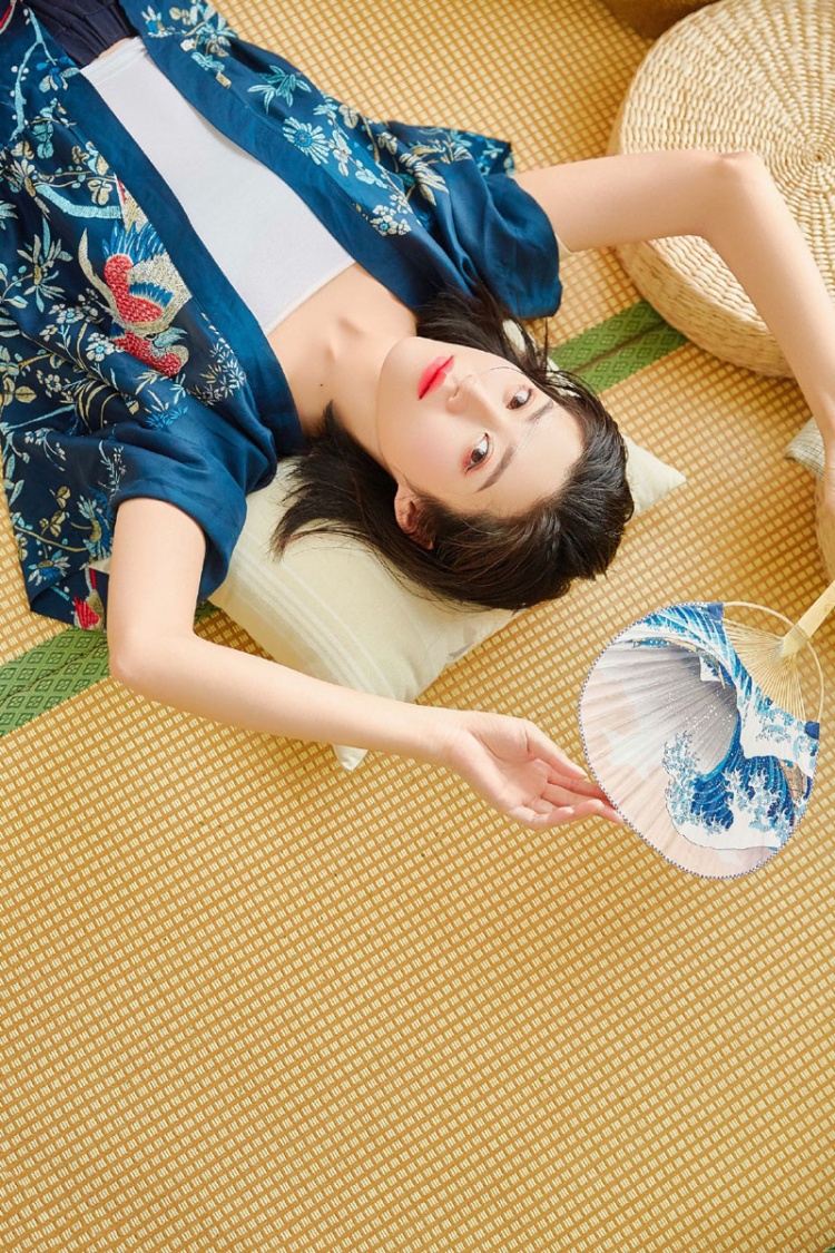 日本和服美女室内粉嫩美腿诱人写真(第4页)