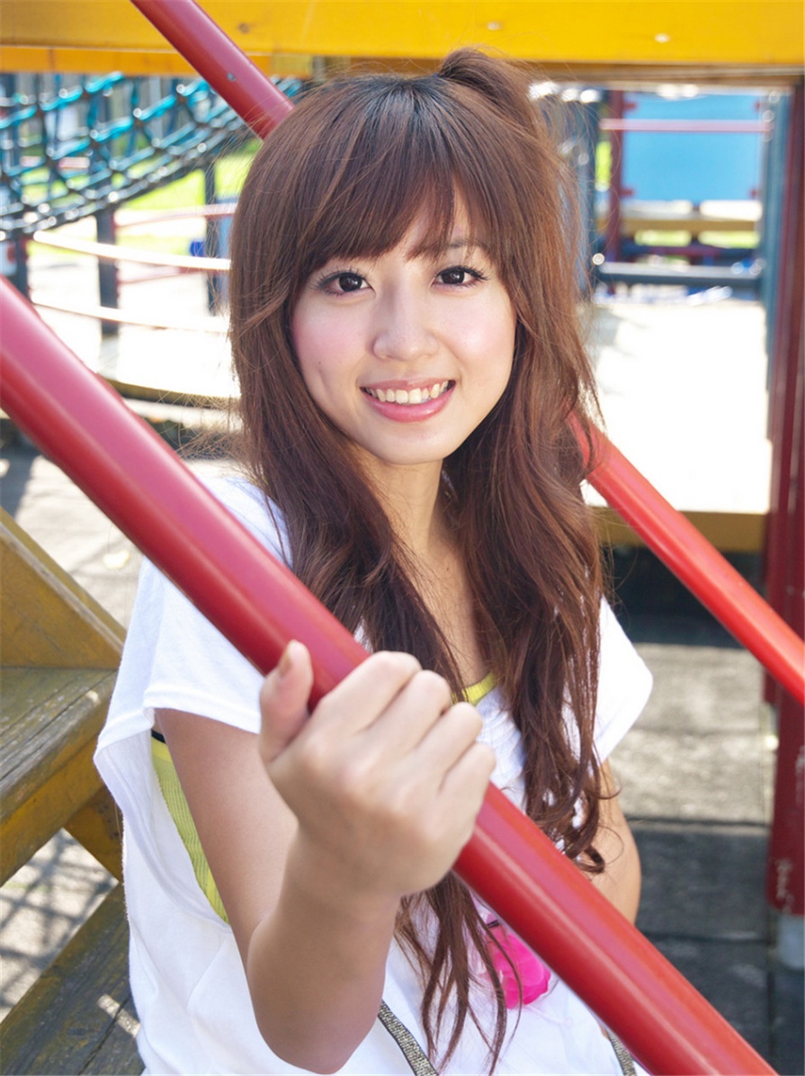 台湾可爱美女洪诗户外清纯写真(第24页)