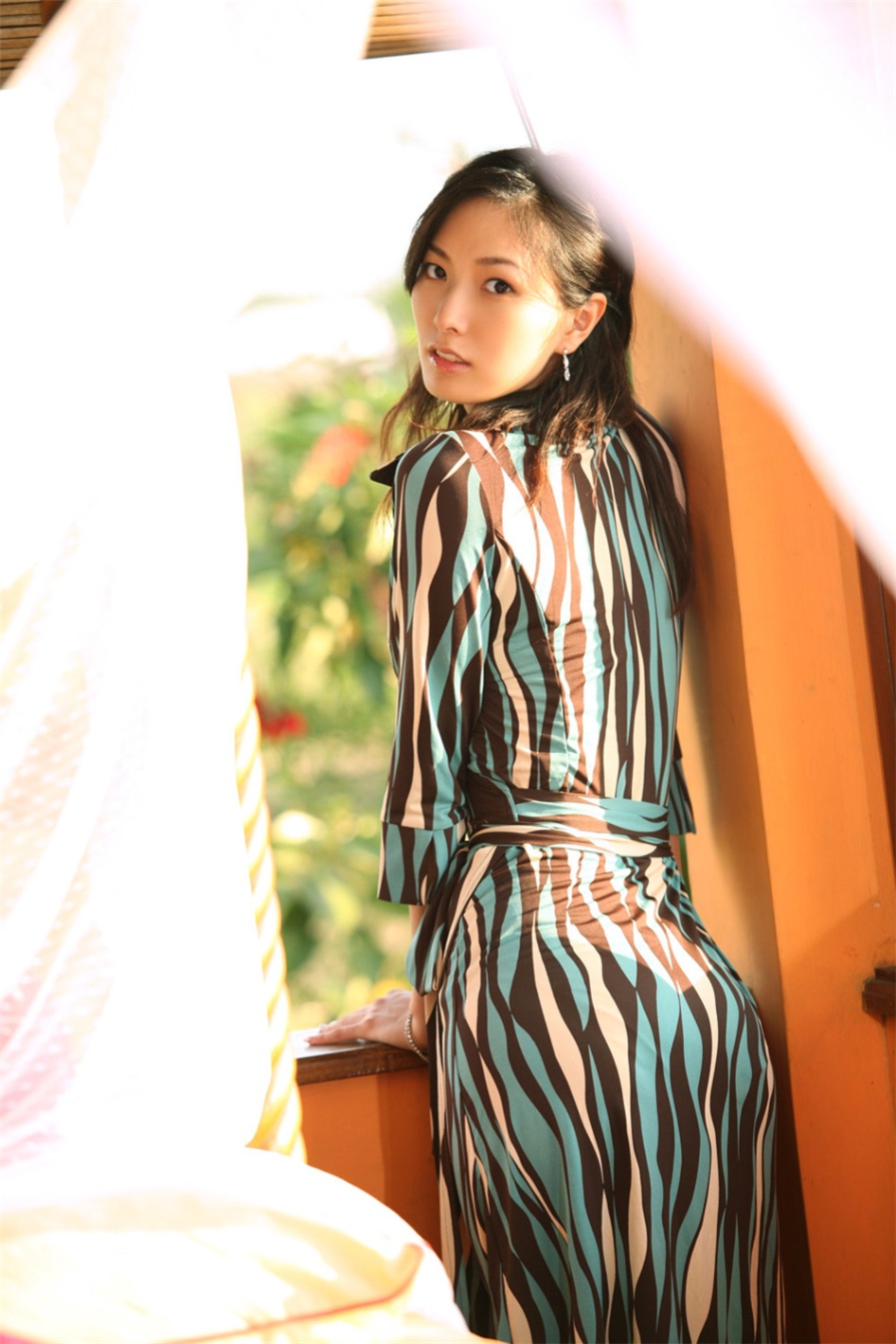 日本清纯美女長澤奈央户外比基尼写真(第56页)