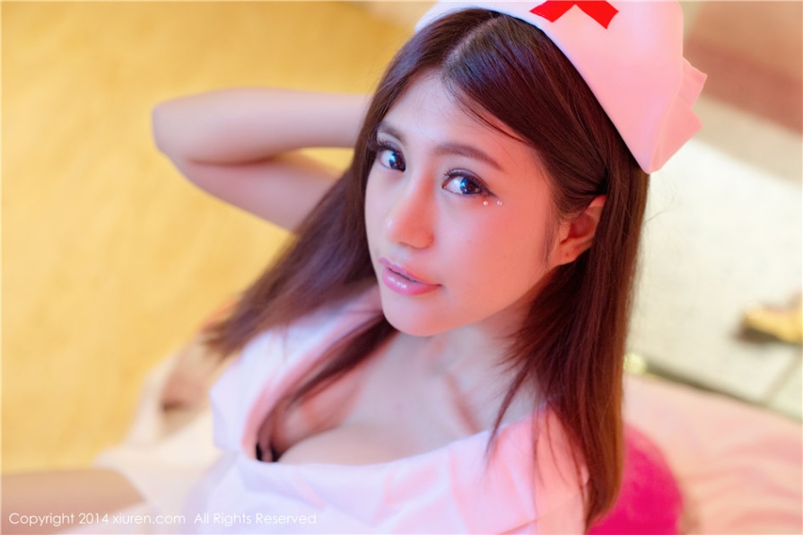 巨乳美女绮里嘉ula浴室护士装妖艳写真(第34页)