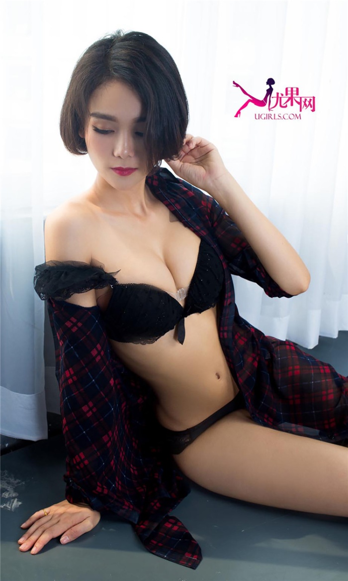 御姐范美女曾娜性感内衣美腿诱惑写真(第9页)