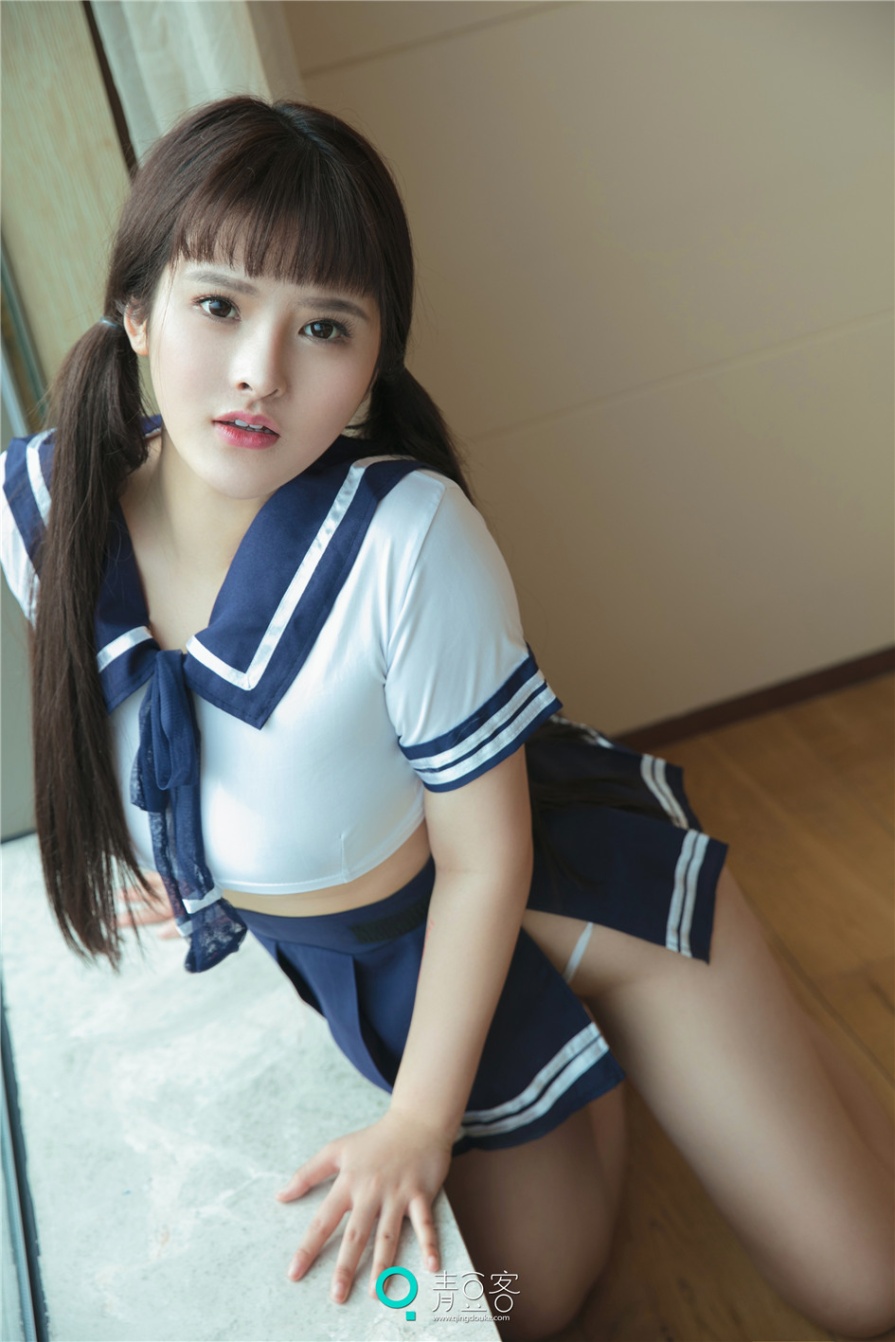 童颜巨乳美女杨漫妮酒店水手服美臀诱惑写真(第36页)