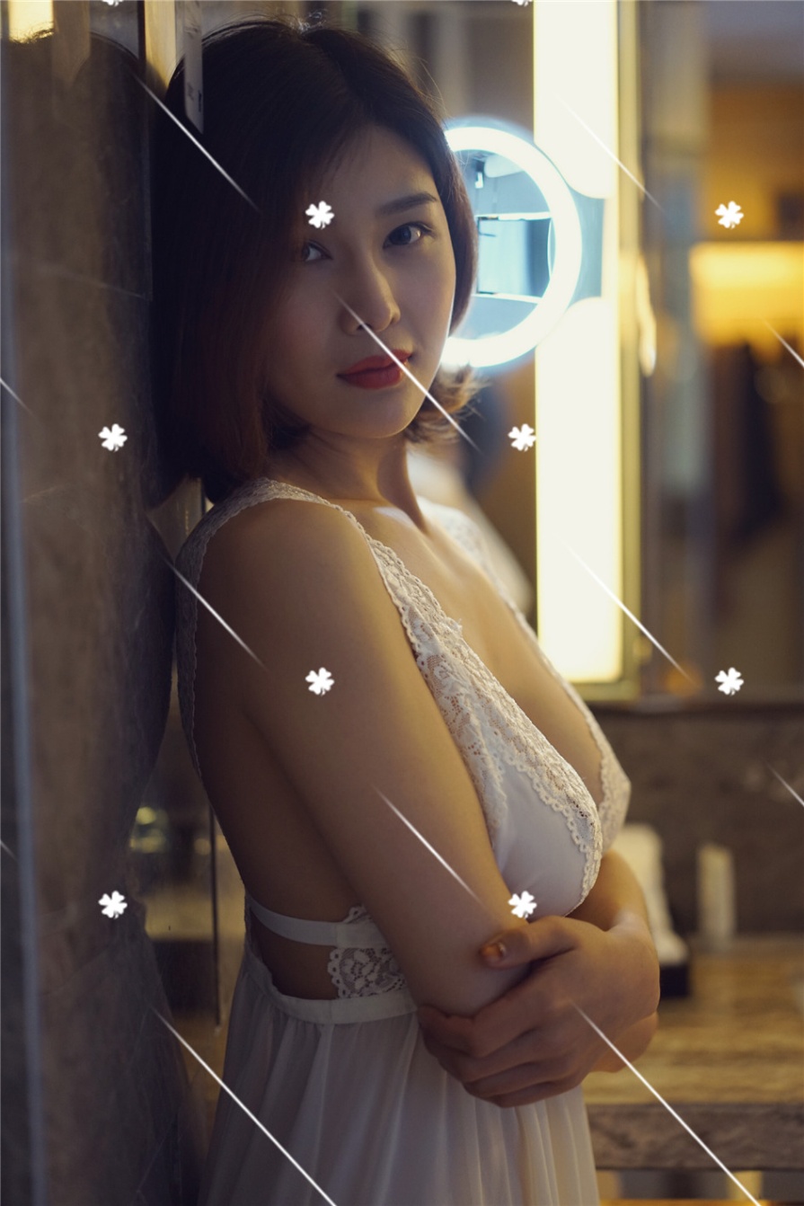风骚美女闫盼盼酒店情趣内衣美臀诱惑写真(第20页)