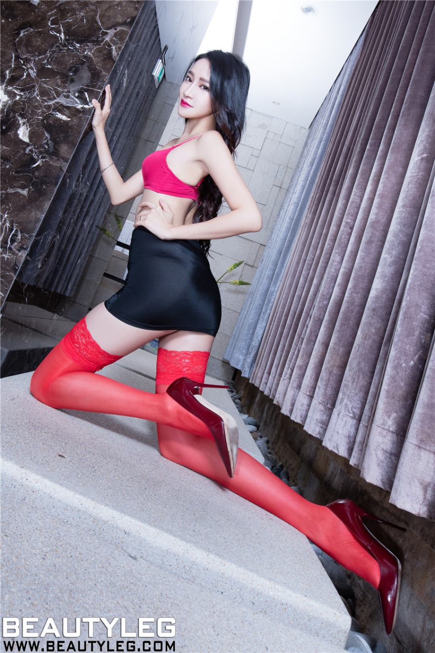 超短裙美女Avril红色丝袜美腿诱惑写真(第5页)