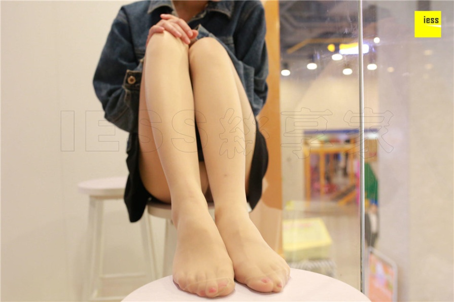 小清新美女晶晶室外丝袜美足诱惑写真图片(第15页)
