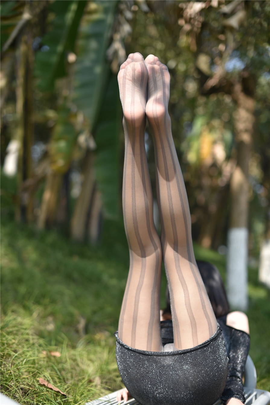 超短裙美女户外性感丝袜美腿写真(第4页)