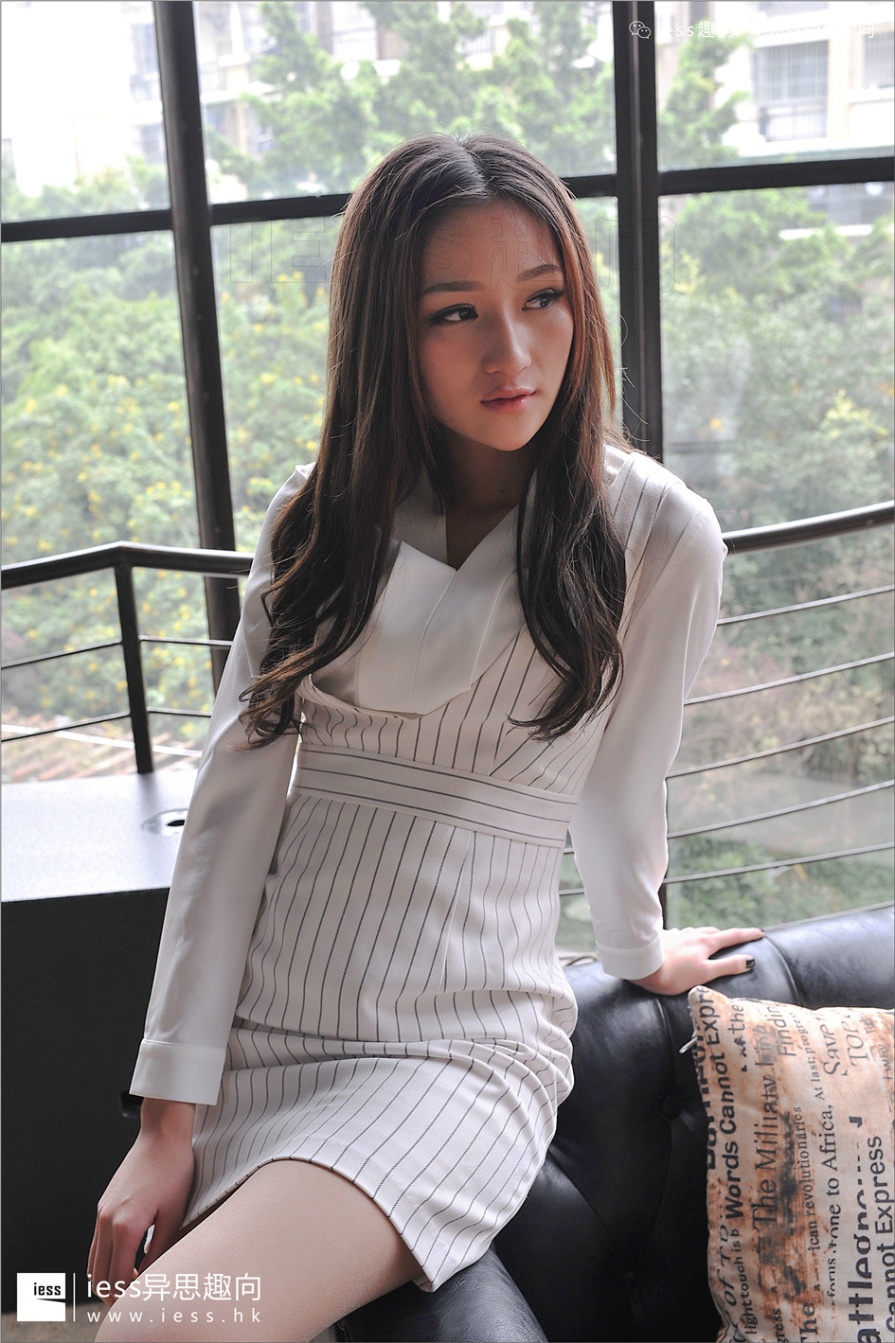 白色OL制服美女潇潇办公室丝袜美腿诱惑写真(第47页)